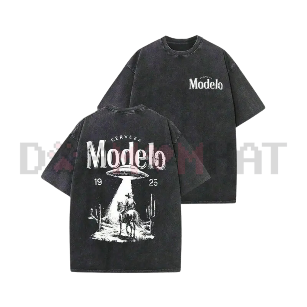 Modelo UFO Cowboy Graphic Tee